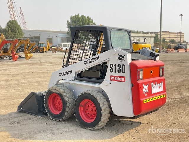 2010 Bobcat S130 - מעמיס היגוי החלקה: תמונה 4 2010 Bobcat S130 - מעמיס היגוי החלקה: תמונה 4