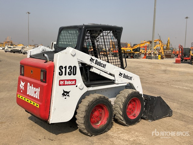 2010 Bobcat S130 - מעמיס היגוי החלקה: תמונה 3 2010 Bobcat S130 - מעמיס היגוי החלקה: תמונה 3