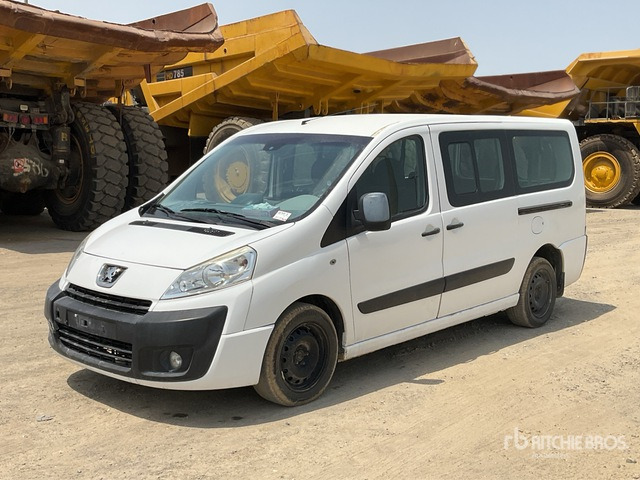 2010 Peugeot Expert Tepee - כלי רכב מסחרי לנוסעים: תמונה 2 2010 Peugeot Expert Tepee - כלי רכב מסחרי לנוסעים: תמונה 2