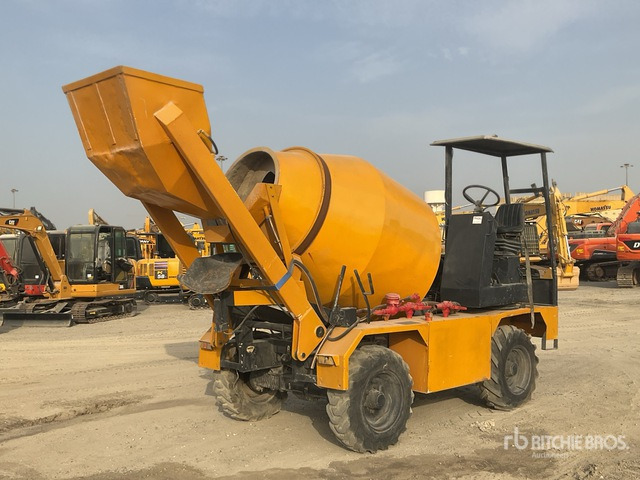 2010 Silla 3500 4x4 Self-Loading All Terrain Mixer - משאית מערבלת בטון: תמונה 2 2010 Silla 3500 4x4 Self-Loading All Terrain Mixer - משאית מערבלת בטון: תמונה 2