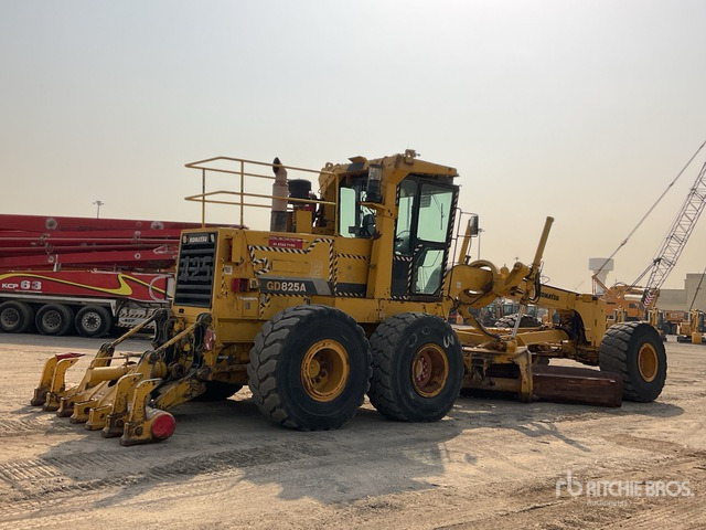 2011 Komatsu GD825A-2 - מפלסת: תמונה 3 2011 Komatsu GD825A-2 - מפלסת: תמונה 3