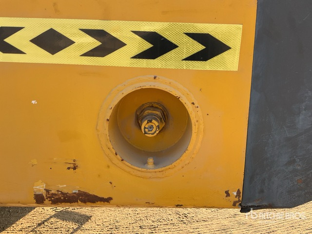 2011 Komatsu HM400-2R Articulated Dump Truck - מסיר פסולת מפרקי: תמונה 4 2011 Komatsu HM400-2R Articulated Dump Truck - מסיר פסולת מפרקי: תמונה 4