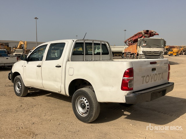 2011 Toyota Hilux 4x4 Crew Cab Pickup - טנדר: תמונה 2 2011 Toyota Hilux 4x4 Crew Cab Pickup - טנדר: תמונה 2