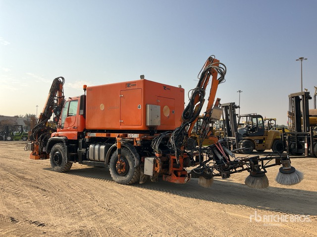 2012 Mercedes-Benz Unimog 500 4x4 Solar Panel Cleaning Truck :Misc. Truck - מטאטא כבישים: תמונה 2 2012 Mercedes-Benz Unimog 500 4x4 Solar Panel Cleaning Truck :Misc. Truck - מטאטא כבישים: תמונה 2