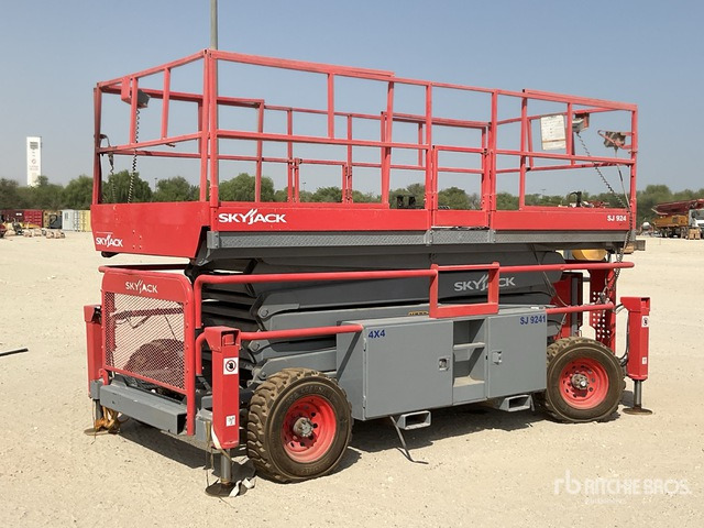 2012 Skyjack SJ9241 4x4 Diesel Scissor Lift - מעלית מספריים: תמונה 3 2012 Skyjack SJ9241 4x4 Diesel Scissor Lift - מעלית מספריים: תמונה 3