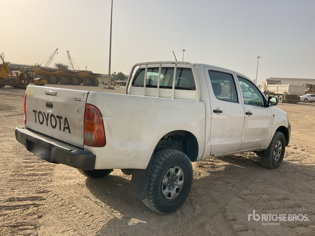 2012 Toyota Hilux 4x4 Crew Cab Pickup - טנדר: תמונה 3 2012 Toyota Hilux 4x4 Crew Cab Pickup - טנדר: תמונה 3