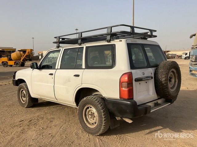 2013 Nissan Patrol GL 4x4 SUV - SUV: תמונה 2 2013 Nissan Patrol GL 4x4 SUV - SUV: תמונה 2