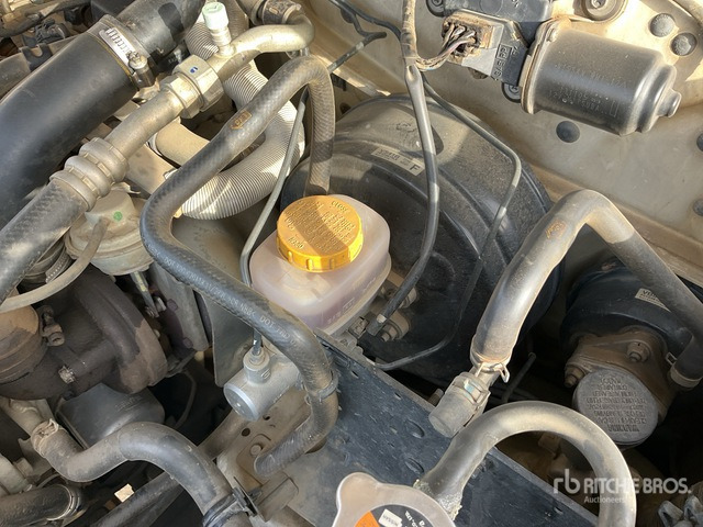 2013 Nissan Patrol GL 4x4 SUV - SUV: תמונה 4 2013 Nissan Patrol GL 4x4 SUV - SUV: תמונה 4