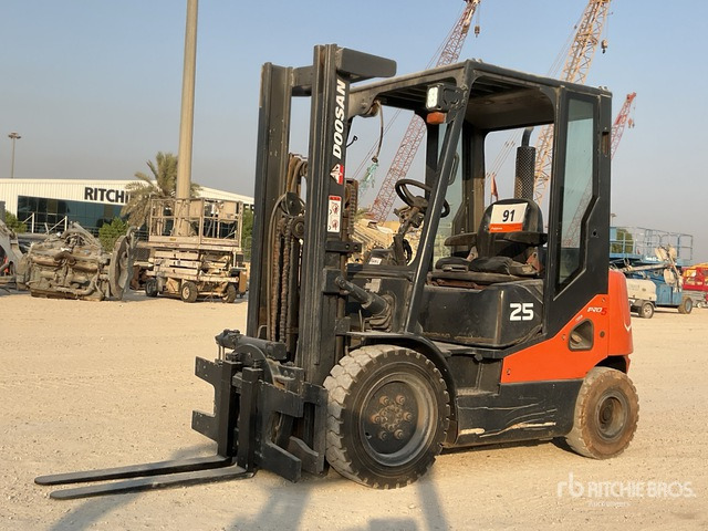 2014 Doosan D25S-2 2.5 ton Forklift - מלגזת סולר: תמונה 2 2014 Doosan D25S-2 2.5 ton Forklift - מלגזת סולר: תמונה 2