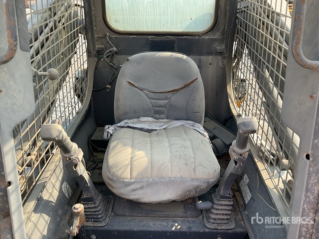 2014 New Holland L225 (Inoperable) Skid Steer Loader - מעמיס היגוי החלקה: תמונה 5 2014 New Holland L225 (Inoperable) Skid Steer Loader - מעמיס היגוי החלקה: תמונה 5