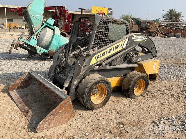 2014 New Holland L225 (Inoperable) Skid Steer Loader - מעמיס היגוי החלקה: תמונה 2 2014 New Holland L225 (Inoperable) Skid Steer Loader - מעמיס היגוי החלקה: תמונה 2