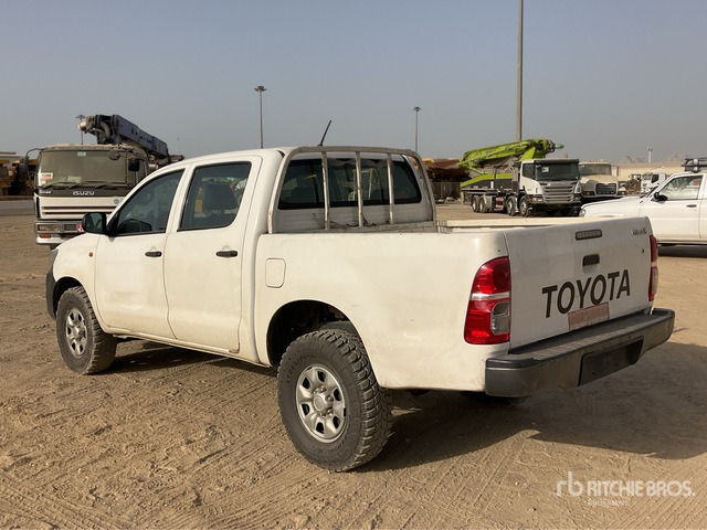 2014 Toyota Hilux 4x4 Crew Cab Pickup - טנדר: תמונה 2 2014 Toyota Hilux 4x4 Crew Cab Pickup - טנדר: תמונה 2