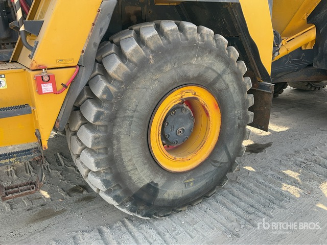 2015 Komatsu HM400-3 Articulated Dump Truck - מסיר פסולת מפרקי: תמונה 4 2015 Komatsu HM400-3 Articulated Dump Truck - מסיר פסולת מפרקי: תמונה 4