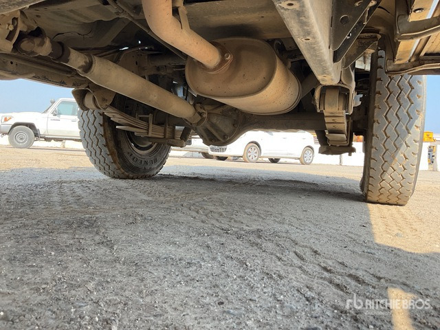 2016 Toyota Land Cruiser 76R 4x4 SUV - SUV: תמונה 5 2016 Toyota Land Cruiser 76R 4x4 SUV - SUV: תמונה 5