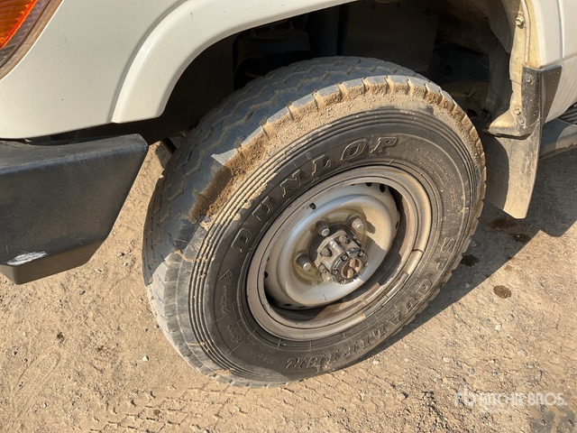 2016 Toyota Land Cruiser 76R 4x4 SUV - SUV: תמונה 4 2016 Toyota Land Cruiser 76R 4x4 SUV - SUV: תמונה 4