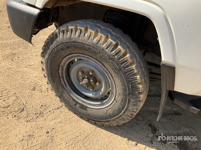 2016 Toyota Land Cruiser 78R 4x4 SUV - SUV: תמונה 5 2016 Toyota Land Cruiser 78R 4x4 SUV - SUV: תמונה 5