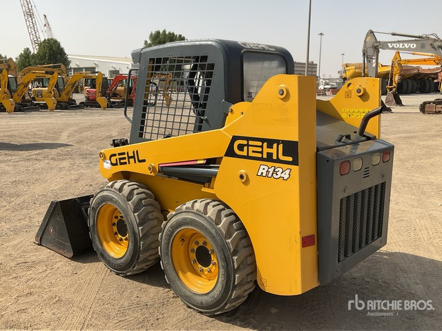 2017 Gehl R134 - מעמיס היגוי החלקה: תמונה 4 2017 Gehl R134 - מעמיס היגוי החלקה: תמונה 4