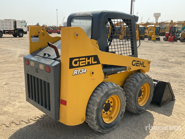 2017 Gehl R134 - מעמיס היגוי החלקה: תמונה 3 2017 Gehl R134 - מעמיס היגוי החלקה: תמונה 3