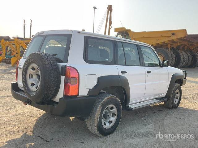 2018 Nissan Patrol GL 4x4 SUV - SUV: תמונה 3 2018 Nissan Patrol GL 4x4 SUV - SUV: תמונה 3