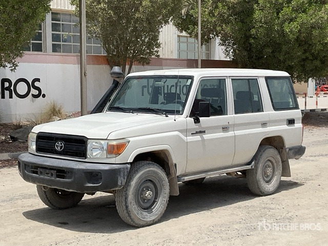 2018 Toyota Land Cruiser 76L 4x4 SUV - SUV: תמונה 2 2018 Toyota Land Cruiser 76L 4x4 SUV - SUV: תמונה 2