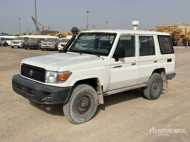2018 Toyota Land Cruiser 76L 4x4 SUV - SUV: תמונה 1 2018 Toyota Land Cruiser 76L 4x4 SUV - SUV: תמונה 1