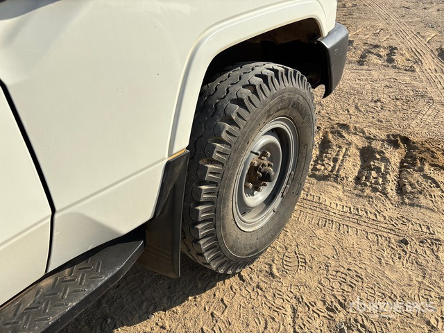 2018 Toyota Land Cruiser 78R 4x4 SUV - SUV: תמונה 4 2018 Toyota Land Cruiser 78R 4x4 SUV - SUV: תמונה 4