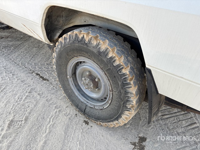 2018 Toyota Land Cruiser 78R 4x4 SUV - SUV: תמונה 4 2018 Toyota Land Cruiser 78R 4x4 SUV - SUV: תמונה 4