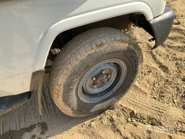 2018 Toyota Land Cruiser 78R 4x4 SUV - SUV: תמונה 5 2018 Toyota Land Cruiser 78R 4x4 SUV - SUV: תמונה 5