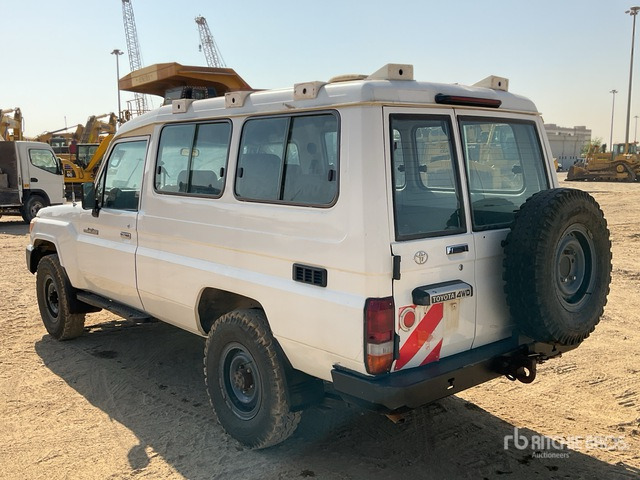 2018 Toyota Land Cruiser 78R 4x4 SUV - SUV: תמונה 3 2018 Toyota Land Cruiser 78R 4x4 SUV - SUV: תמונה 3