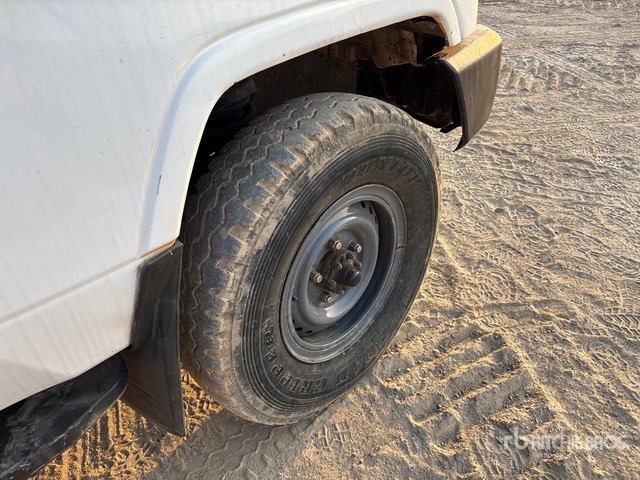 2018 Toyota Land Cruiser 78R 4x4 SUV - SUV: תמונה 4 2018 Toyota Land Cruiser 78R 4x4 SUV - SUV: תמונה 4