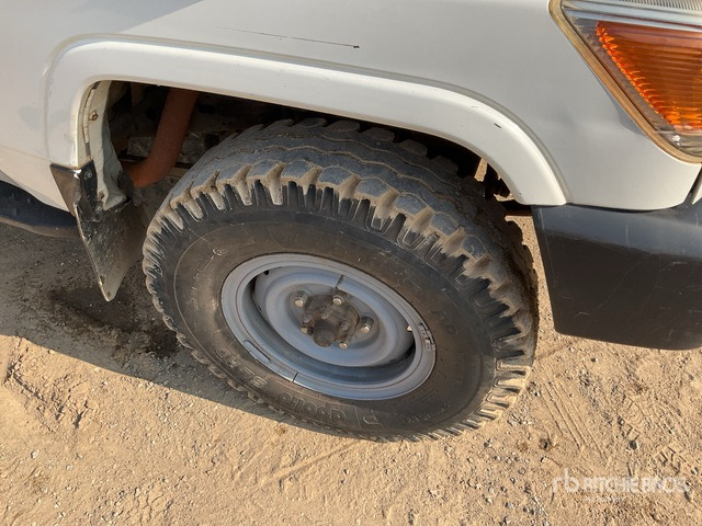 2018 Toyota Land Cruiser 78R 4x4 SUV - SUV: תמונה 4 2018 Toyota Land Cruiser 78R 4x4 SUV - SUV: תמונה 4