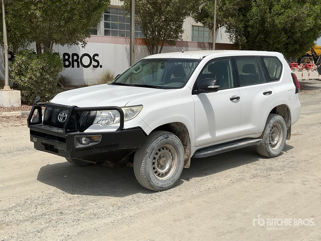 2018 Toyota Prado TX 150L 4x4 SUV - SUV: תמונה 2 2018 Toyota Prado TX 150L 4x4 SUV - SUV: תמונה 2