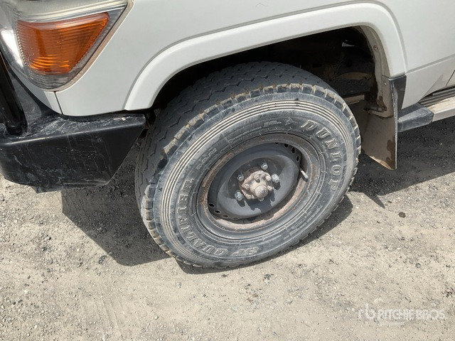 2019 Toyota Land Cruiser 76L 4x4 SUV - SUV: תמונה 5 2019 Toyota Land Cruiser 76L 4x4 SUV - SUV: תמונה 5