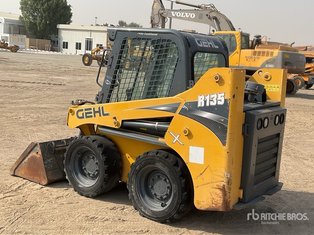 Gehl R135 - מעמיס היגוי החלקה: תמונה 3 Gehl R135 - מעמיס היגוי החלקה: תמונה 3