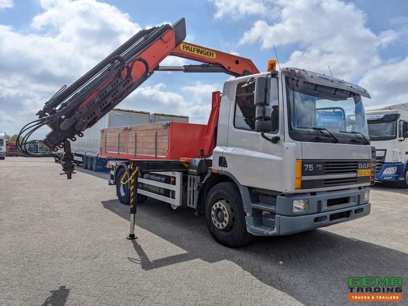 DAF 75.240 4x2 Dagcab Euro1 - Haakarm 14T + Palfinger PK11000 - Afstandsbediening - משאית הרמת וו, משאית מנוף: תמונה 4 DAF 75.240 4x2 Dagcab Euro1 - Haakarm 14T + Palfinger PK11000 - Afstandsbediening - משאית הרמת וו, משאית מנוף: תמונה 4