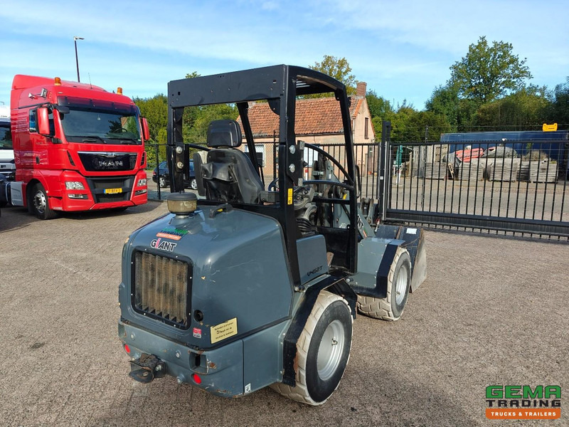 Giant V452T 3585 uren - Wiellader - Landbouw Kenteken - Vangmuil - Grondbak - Non-Marking Banden - מעמיס רצועות קומפקטי: תמונה 3 Giant V452T 3585 uren - Wiellader - Landbouw Kenteken - Vangmuil - Grondbak - Non-Marking Banden - מעמיס רצועות קומפקטי: תמונה 3