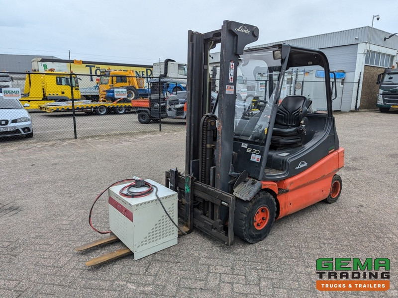 Linde E30 02 - 4058 uur - Duplex Mast - Volrubber Banden - Eurotron 80V-80A Oplader (M34) - מלגזה חשמלית: תמונה 1 Linde E30 02 - 4058 uur - Duplex Mast - Volrubber Banden - Eurotron 80V-80A Oplader (M34) - מלגזה חשמלית: תמונה 1