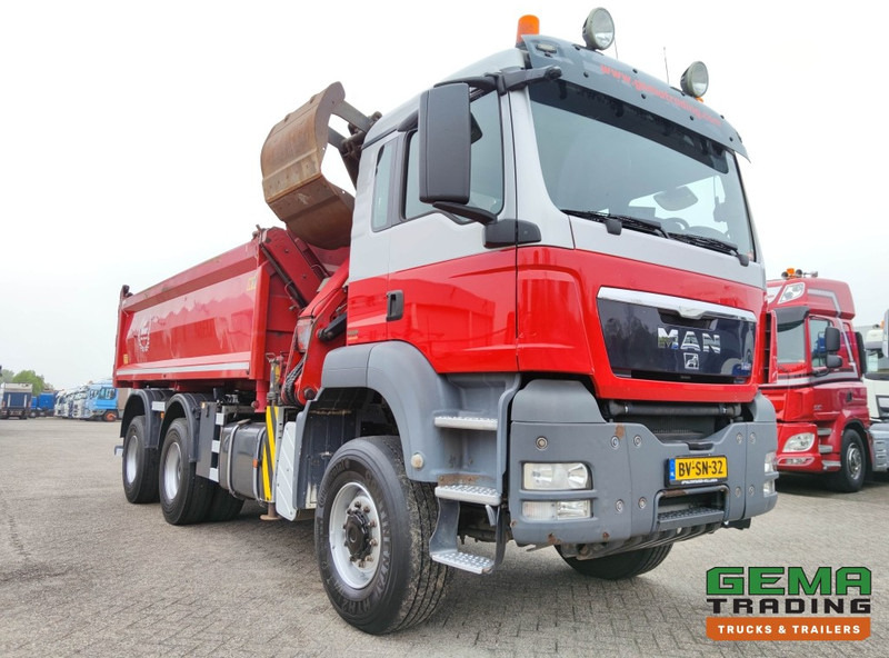 MAN TGS 26.400 6x6 4 Daycab Euro4 - HMF1643Z2 - Hyva 2-Zijdige Kipper 5.4m. - REBUILT ENGINE - TOP! (V584) - מזהיר, משאית מנוף: תמונה 3 MAN TGS 26.400 6x6 4 Daycab Euro4 - HMF1643Z2 - Hyva 2-Zijdige Kipper 5.4m. - REBUILT ENGINE - TOP! (V584) - מזהיר, משאית מנוף: תמונה 3
