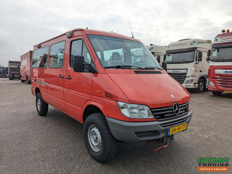 Mercedes-Benz 316 CDI 4x4 Euro3 - 59.000km - 9 Persoons - Lier - 3 Sperren! Hoge en Lage Gearing - מיניבוס, כלי רכב מסחרי לנוסעים: תמונה 2 Mercedes-Benz 316 CDI 4x4 Euro3 - 59.000km - 9 Persoons - Lier - 3 Sperren! Hoge en Lage Gearing - מיניבוס, כלי רכב מסחרי לנוסעים: תמונה 2