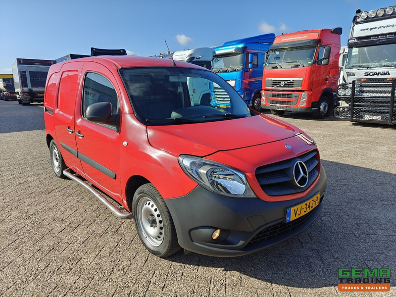הַחכָּרָה Mercedes-Benz Citan  108 CDI BlueEFFICIENCY Euro5L - Airco - 4-Seizoensbanden - Bluetooth Radio Mercedes-Benz Citan  108 CDI BlueEFFICIENCY Euro5L - Airco - 4-Seizoensbanden - Bluetooth Radio: תמונה 6