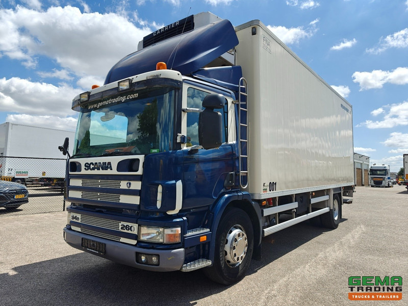 Scania P94D-260 4x2 Dagcab Euro2 - Handgeschakeld - Koel-Vriesbak 7.5m - Carrier Genesis R90 - Vangmuil - משאית קירור: תמונה 1 Scania P94D-260 4x2 Dagcab Euro2 - Handgeschakeld - Koel-Vriesbak 7.5m - Carrier Genesis R90 - Vangmuil - משאית קירור: תמונה 1