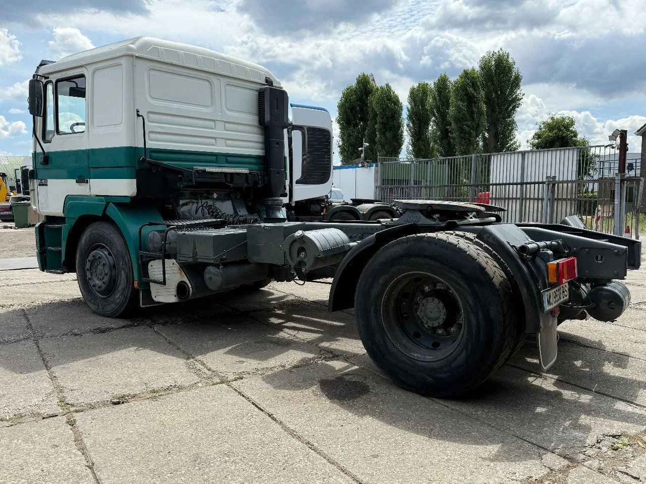 MAN 19.403 4X2 Tractor-unit Spring/Air ZF Manual Gea - יחידת טרקטור: תמונה 3 MAN 19.403 4X2 Tractor-unit Spring/Air ZF Manual Gea - יחידת טרקטור: תמונה 3