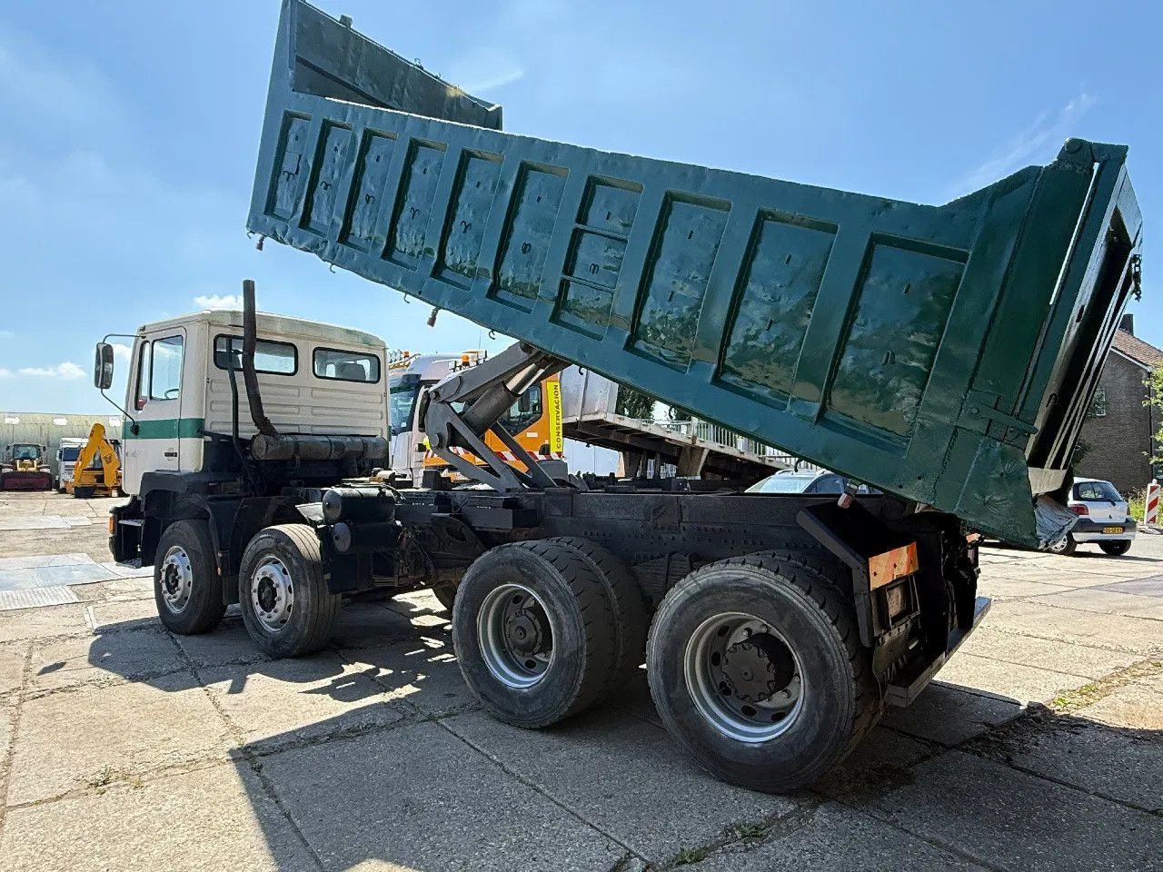 MAN 35.372 8X4 Tipper Spring/Spring ZF Manual Gear E - מזהיר: תמונה 3 MAN 35.372 8X4 Tipper Spring/Spring ZF Manual Gear E - מזהיר: תמונה 3