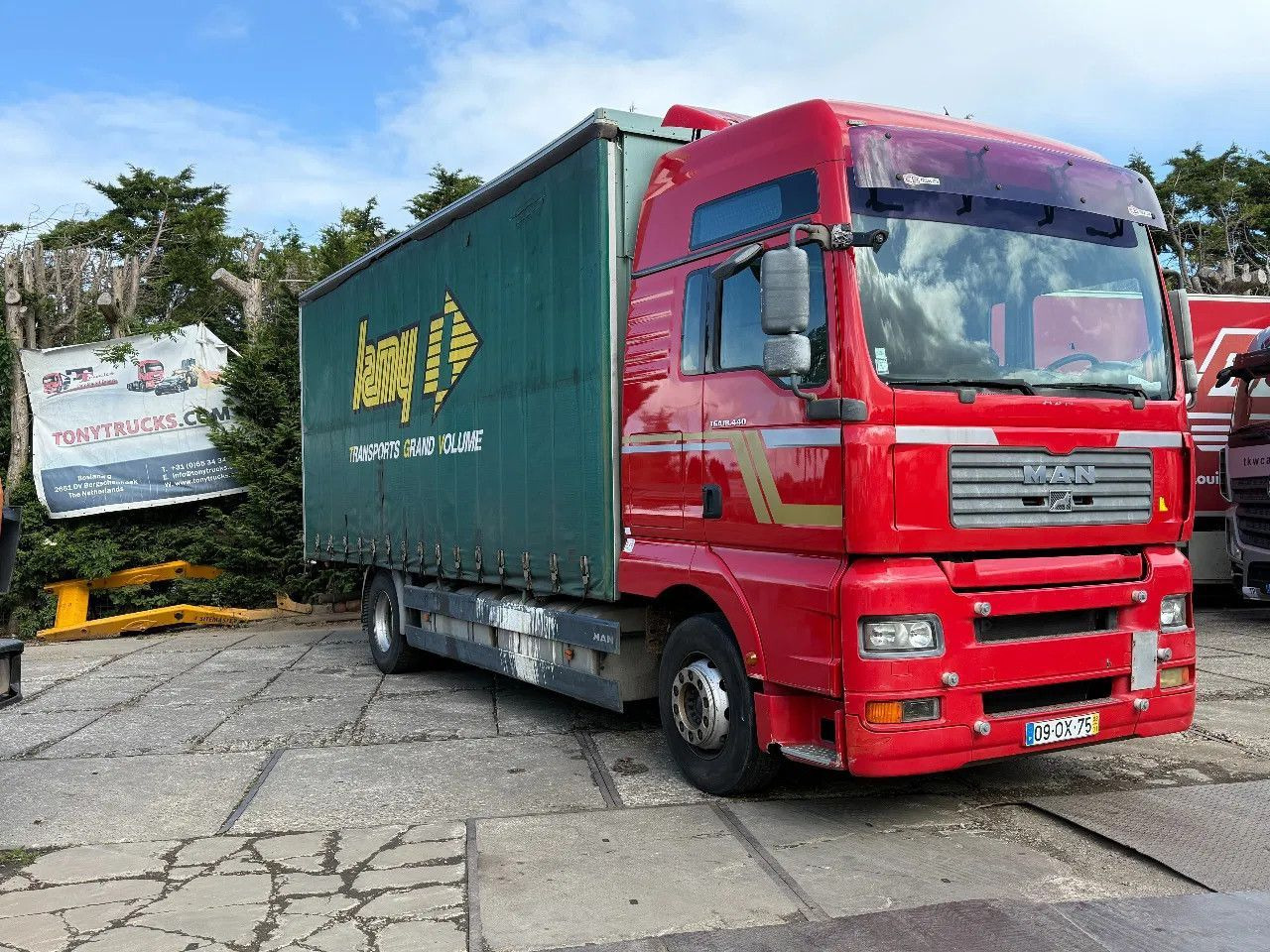 MAN TGA 18.440 4X2 BOX Spring/Air EURO3 Retarder ZF - משאית תיבה: תמונה 1 MAN TGA 18.440 4X2 BOX Spring/Air EURO3 Retarder ZF - משאית תיבה: תמונה 1