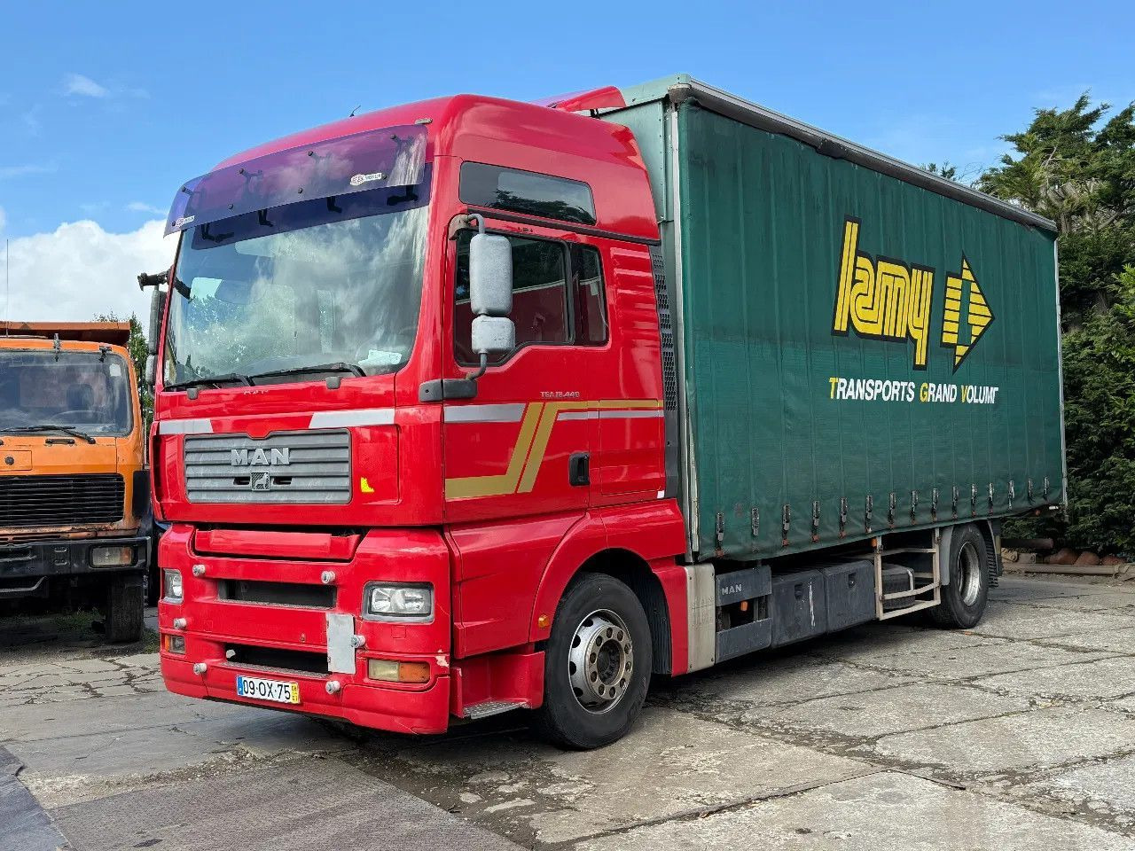 MAN TGA 18.440 4X2 BOX Spring/Air EURO3 Retarder ZF - משאית תיבה: תמונה 2 MAN TGA 18.440 4X2 BOX Spring/Air EURO3 Retarder ZF - משאית תיבה: תמונה 2