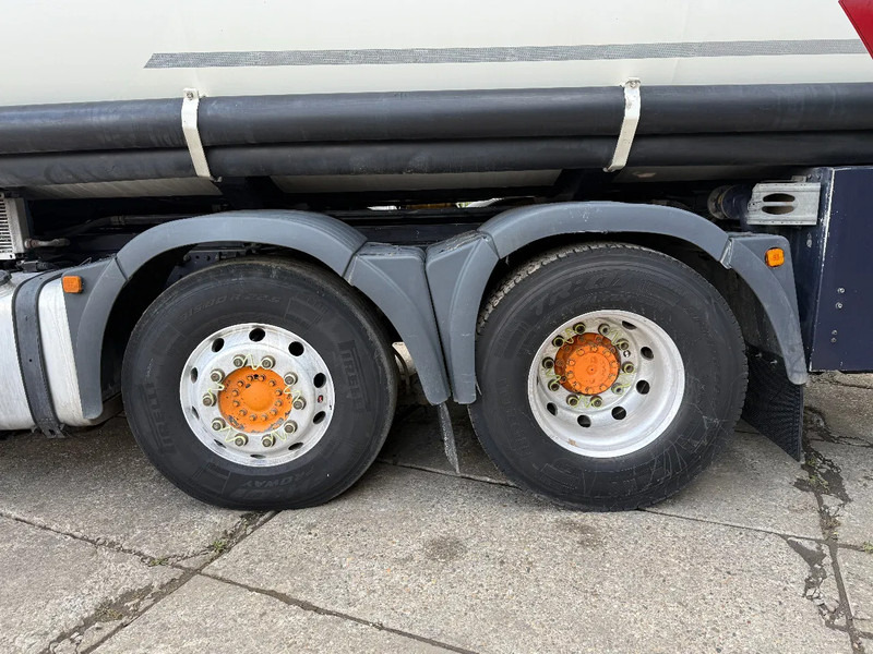 MAN TGA 26.430 6X2 Fuel Tank 21.000L 3 Comp + Pump D20 Engine - משאית מכל, משאית מנוף: תמונה 4 MAN TGA 26.430 6X2 Fuel Tank 21.000L 3 Comp + Pump D20 Engine - משאית מכל, משאית מנוף: תמונה 4