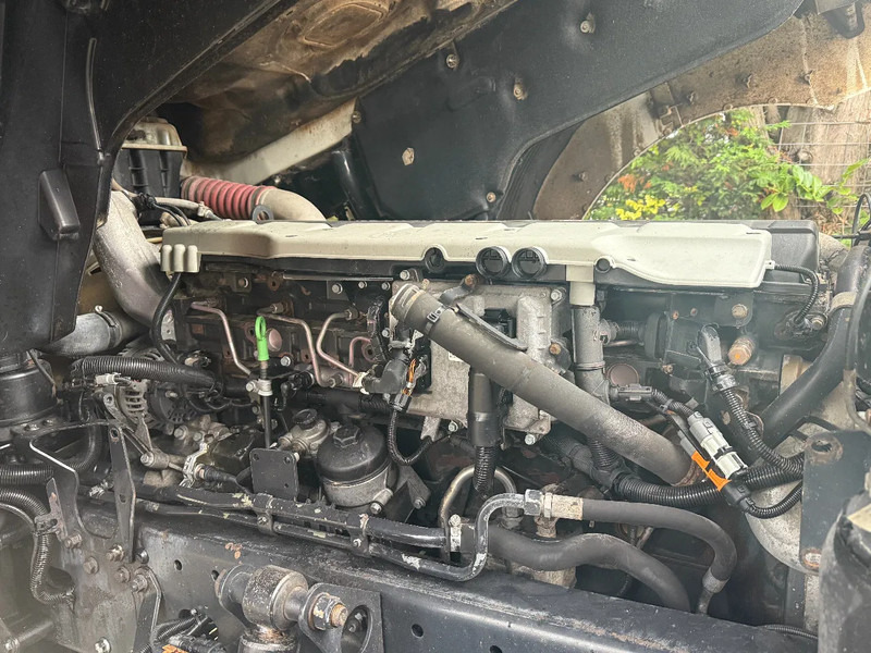 יחידת טרקטור MAN TGX 33.480 6X4 Tractor-unit Spring/Spring Retarder Euro5: תמונה 16 יחידת טרקטור MAN TGX 33.480 6X4 Tractor-unit Spring/Spring Retarder Euro5: תמונה 16