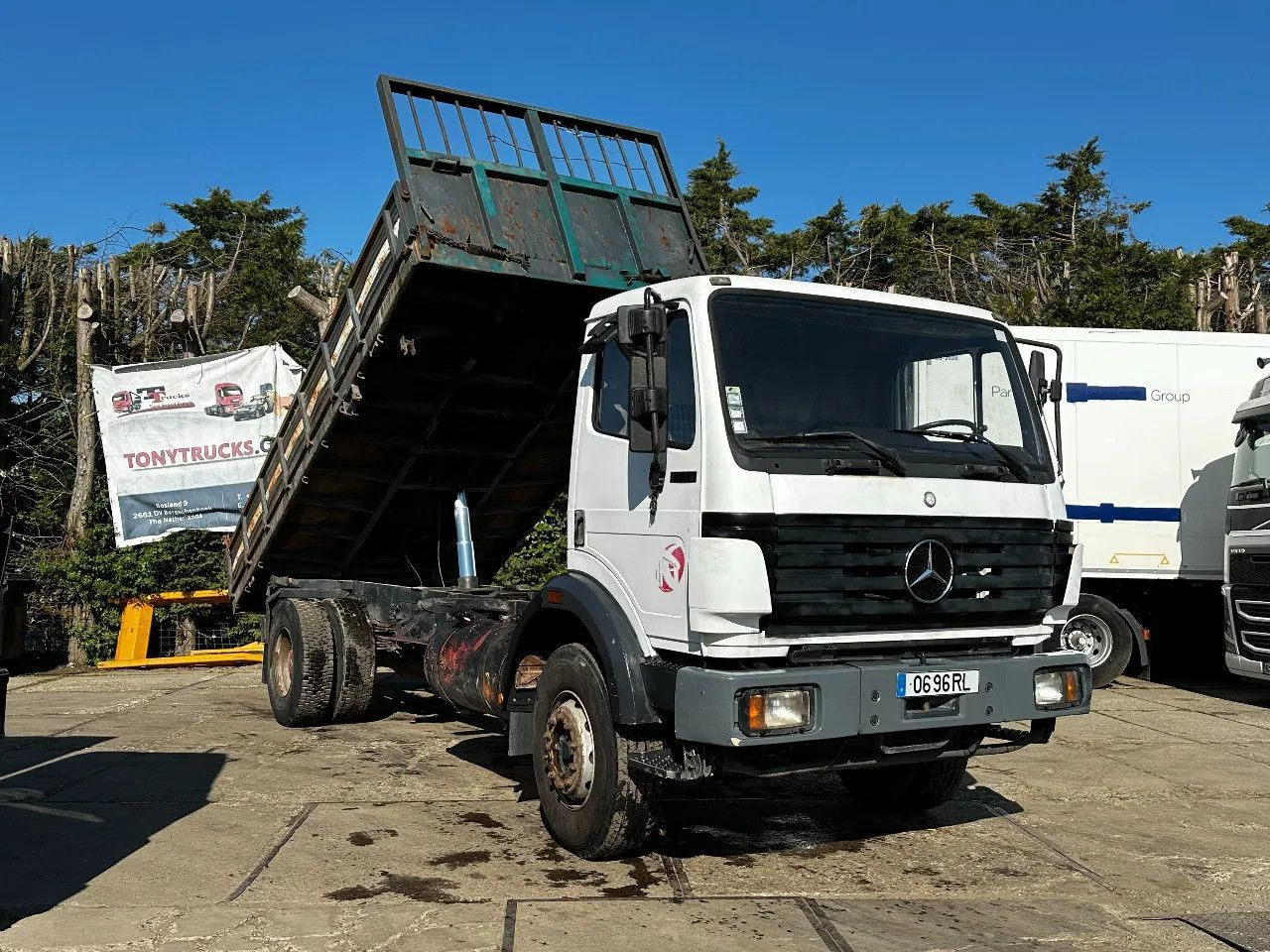 Mercedes-Benz SK 1733 V6 4X2 Tipper Spring/Spring EPS Manual G - מזהיר: תמונה 1 Mercedes-Benz SK 1733 V6 4X2 Tipper Spring/Spring EPS Manual G - מזהיר: תמונה 1