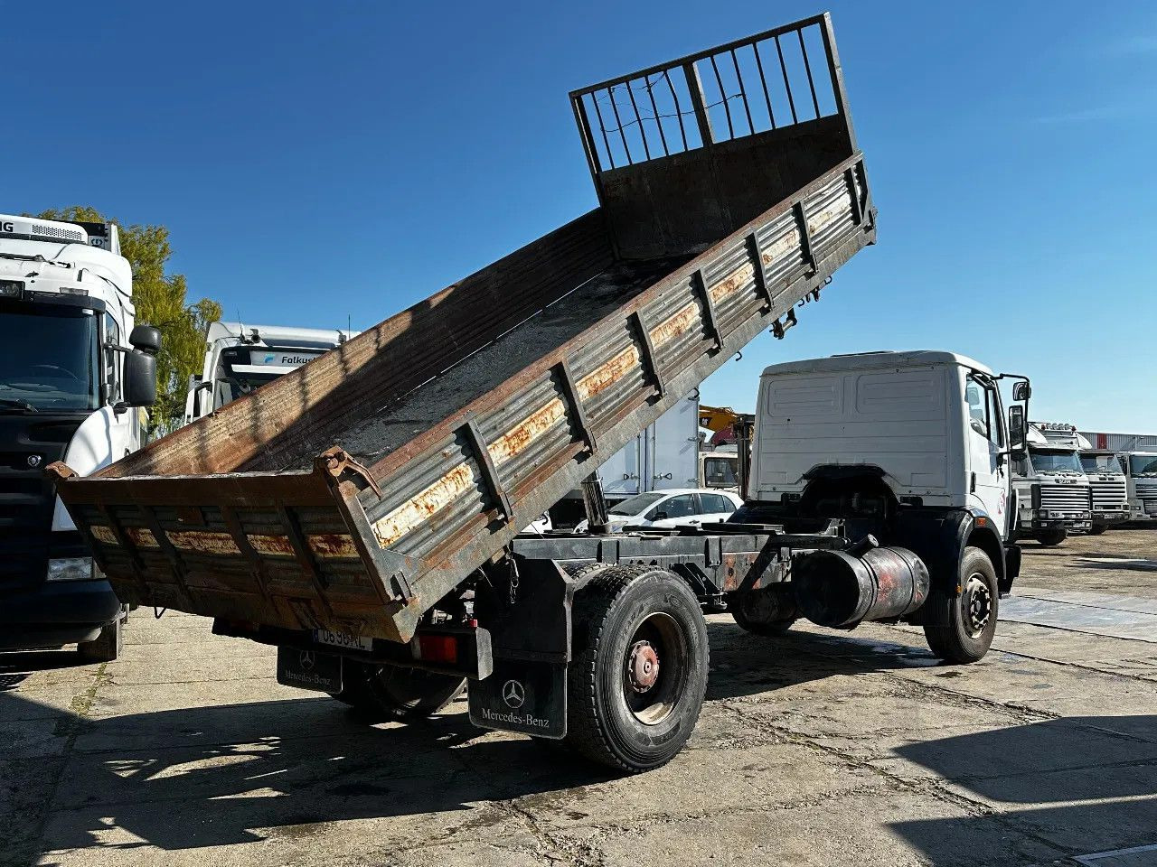 Mercedes-Benz SK 1733 V6 4X2 Tipper Spring/Spring EPS Manual G - מזהיר: תמונה 4 Mercedes-Benz SK 1733 V6 4X2 Tipper Spring/Spring EPS Manual G - מזהיר: תמונה 4