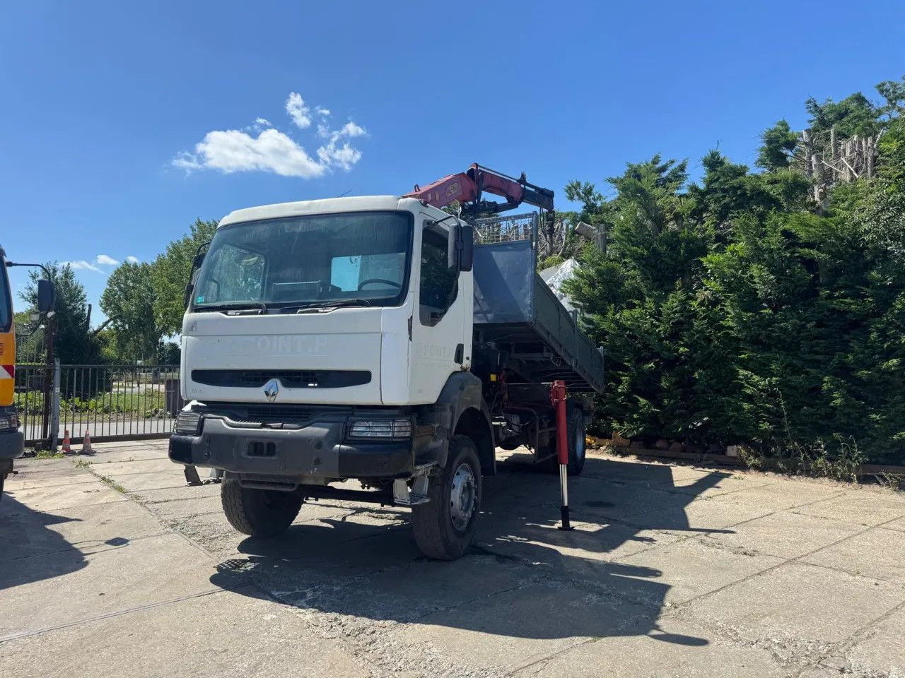Renault Kerax 340 4X2 Tipper+Crane Spring/Spring Euro2 M - יחידת טרקטור: תמונה 2 Renault Kerax 340 4X2 Tipper+Crane Spring/Spring Euro2 M - יחידת טרקטור: תמונה 2